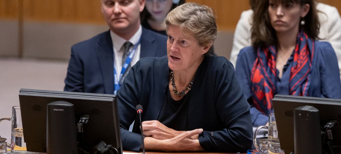 A Embaixadora Barbara Woodward, do Reino Unido, discursa na reunião do Conselho de Segurança sobre a situação no Médio Oriente, incluindo a questão palestina.