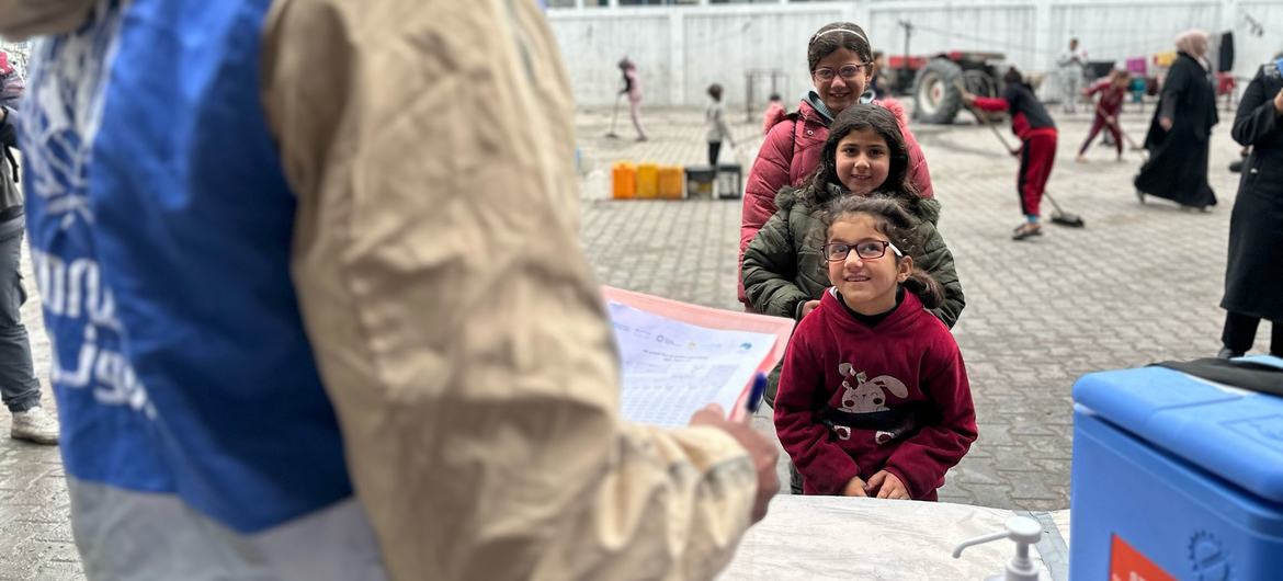 انتهت حملة تطعيم واسعة النطاق في قطاع غزة ضد شلل الأطفال حيث وصلت إلى 603 آلاف طفل تحت سن العاشرة.