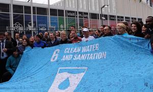 Mina Guli (centre with white cap) at UN Headquarters in New York, at the end of her 200th marathon campaign, raising awareness about the need for clean water and sanitation for all.