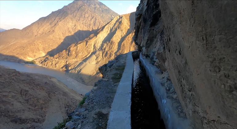 उत्तरी पाकिस्तान में एक नए जल ढाँचे बुनियादी  के नेटवर्क ने वहाँ रहने वाले लोगों के जीवन को बदल दिया है.