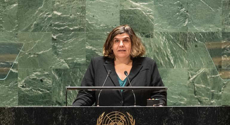 لاشيزارا ستويفا، رئيسة المجلس الاقتصادي والاجتماعي تخاطب مؤتمر المياه للأمم المتحدة 2023.