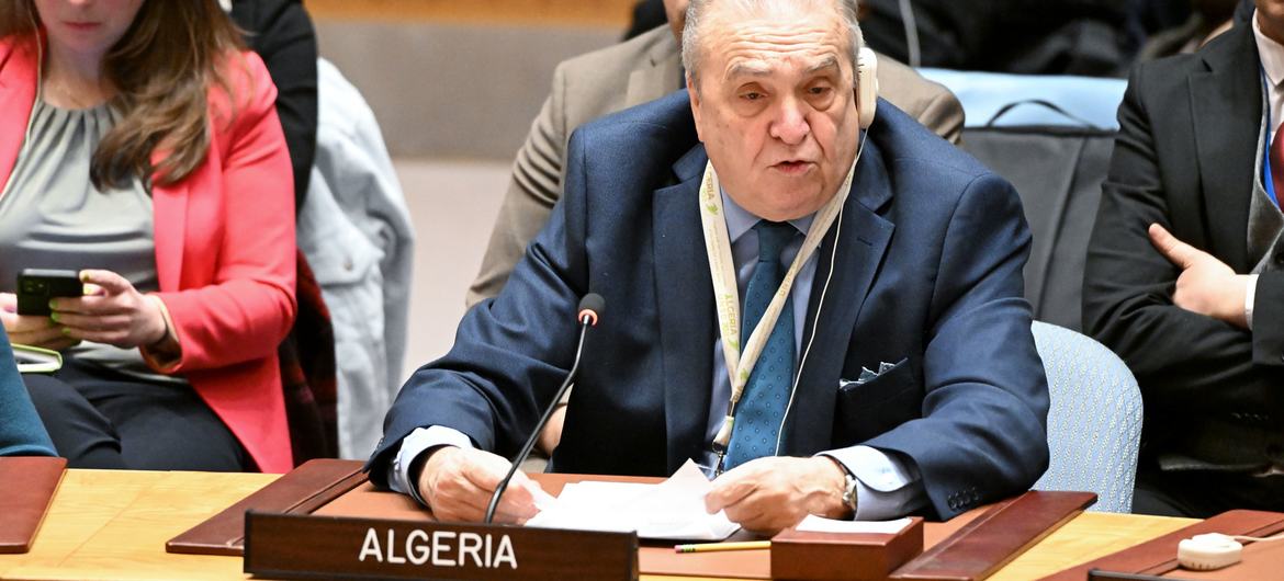 El embajador de Argelia, Amar Benjama, se dirige al Consejo de Seguridad para hablar de la situación en Oriente Medio, incluida la cuestión palestina.