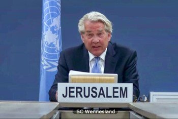 من الأرشيف: المنسق الخاص للأمم المتحدة لعملية السلام في الشرق الأوسط، تور وينسلاند، يتحدث أمام مجلس الأمن عبر تقنية الفيديو.