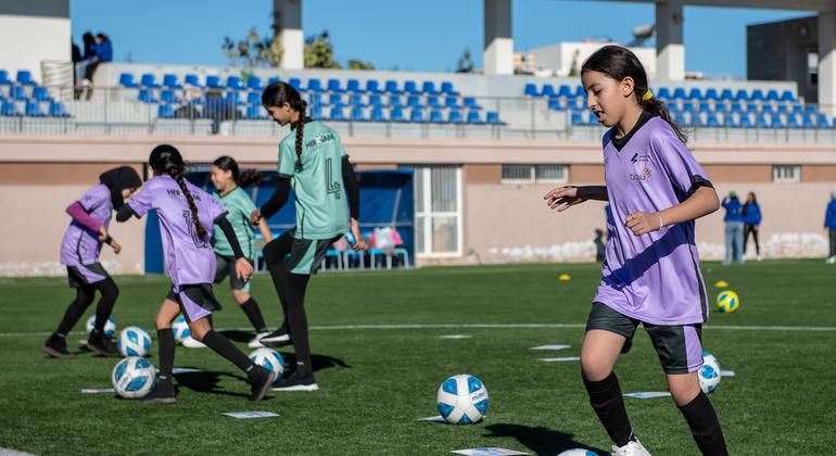 من ملاعب كأس العالم إلى مخيمات اللاجئين: مؤسسة "الجيل المبهر" توظف الرياضة في خدمة التنمية