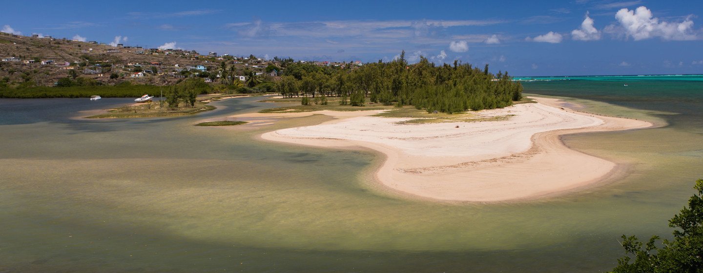 Las comunidades costeras de Mauricio, como Port Sud-Est, están expuestas a los efectos negativos del cambio climático.