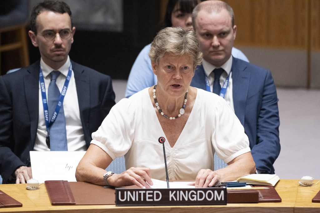 英国常驻联合国代表吴百纳在安理会伊朗问题紧急会议上发言。