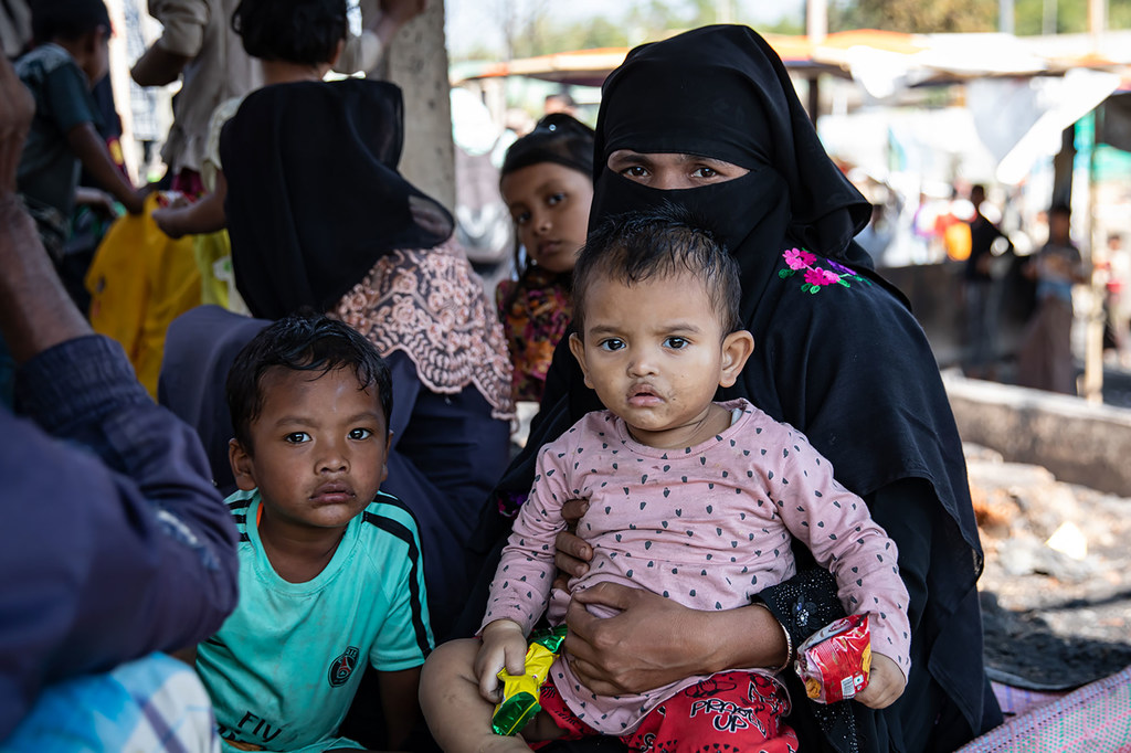 Une famille Rohingya dans le camp de réfugiés de Cox's Bazar, au Bangladesh.