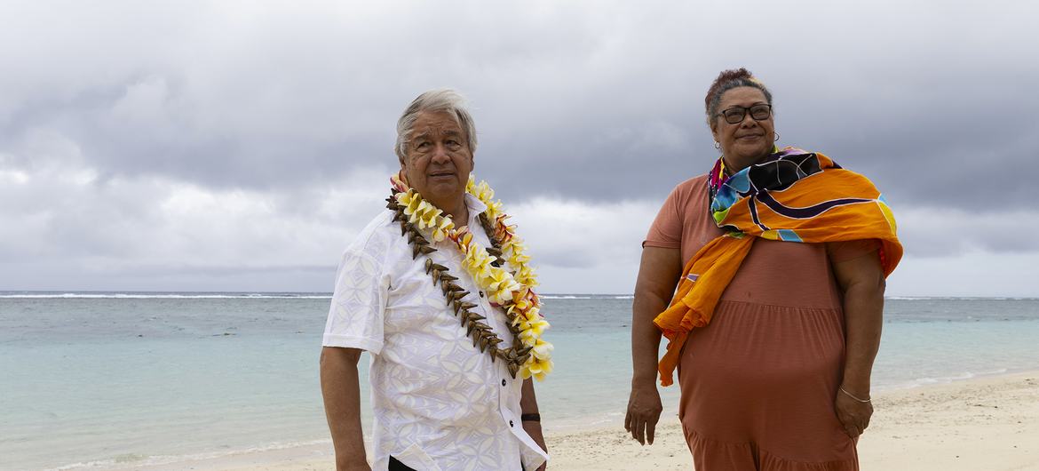 UN Secretary-General António Guterres (left) meets a community member from Lalomanu in Samoa which like many small island nations needs massive investment to counter rising seas and climate shocks.