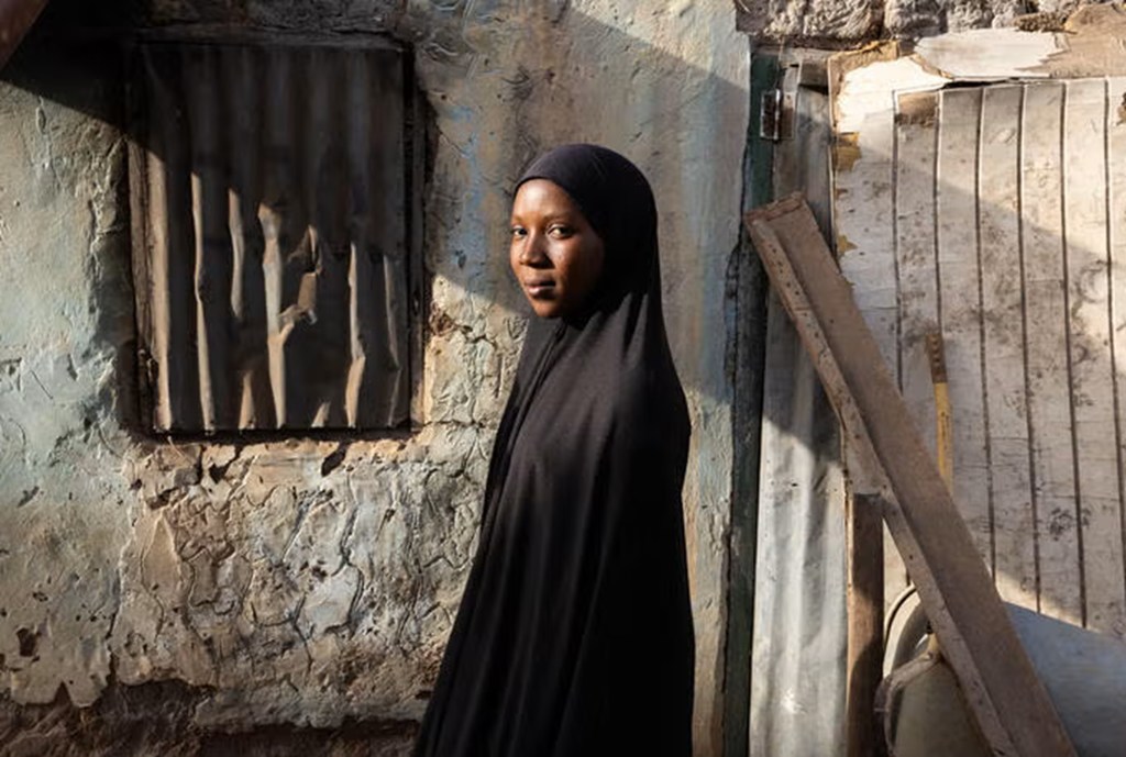 Ramata Baldeh, 18, ni msichana wa kizazi kipya cha mawakili wanaofanya kazi kukomesha ukeketaji. Marafiki zake wote wa karibu wamepitia hayo, aliiambia UNFPA. "Lakini dada yangu mdogo hana. Ana miaka saba."