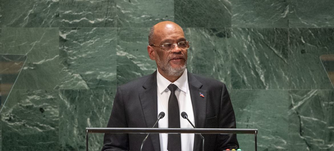 رئيس وزراء هايتي أرييل هنري يلقي كلمته أمام المناقشة العامة للجمعية العامة للأمم المتحدة.