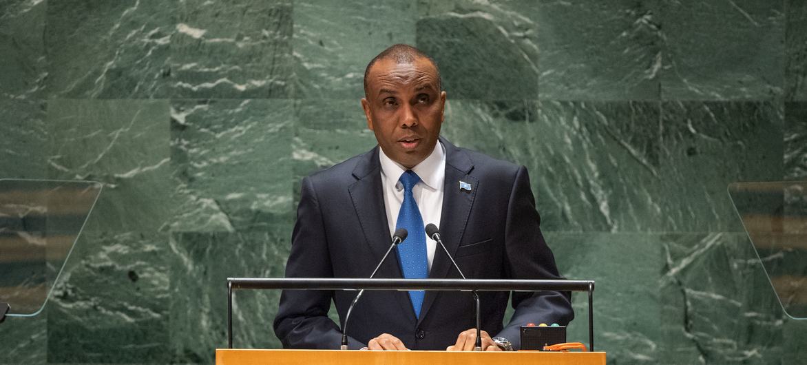 رئيس الوزراء الصومالي حمزة عبدي بري يلقي كلمة في المناقشة العامة للدورة الثامنة والسبعين للجمعية العامة.