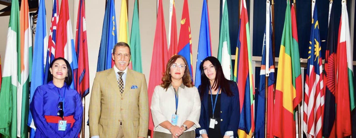 عمدة مدينة الرباط (ثاني من اليمين)، برفقة سفير المغرب في الأمم السيد عمر هلال.