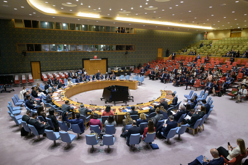 Mtazamo mpana wa Baraza la Usalama la Umoja wa Mataifa wakati wanachama wanakutana juu ya vitisho kwa amani na usalama wa kimataifa.