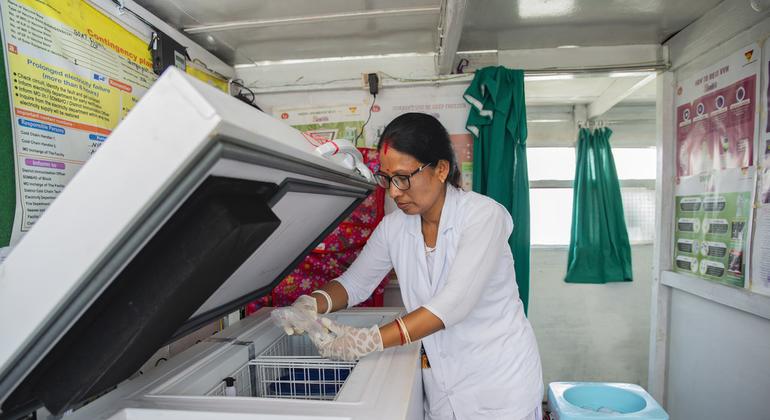 Health workers' work has been made easier by solar-powered cooling units in boat clinics. Health workers' work has been made easier by solar-powered cooling units at boat clinics.
