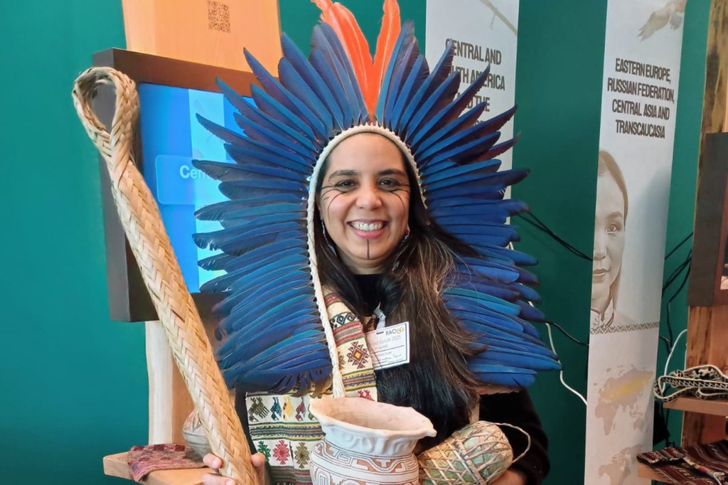 A ativista indígena e chef Tainá Marajoara, do Brasil, no Museu e Rede de Alimentação e Agricultura em Roma