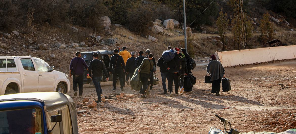 People flee the hostilities in Lebanon as they cross the Jdeidet Yabous border into Syria on foot.