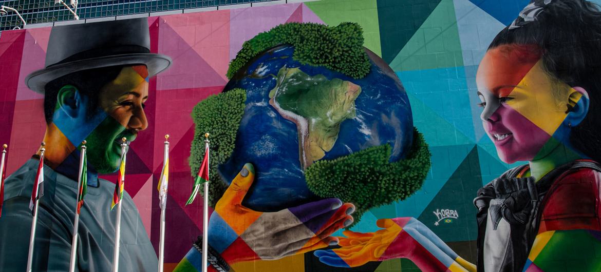 Mural de Eduardo Kobra na sede da ONU. Ação empresarial agora não corresponde à ambição e ao ritmo necessários para alcançar os ODSs até 2030