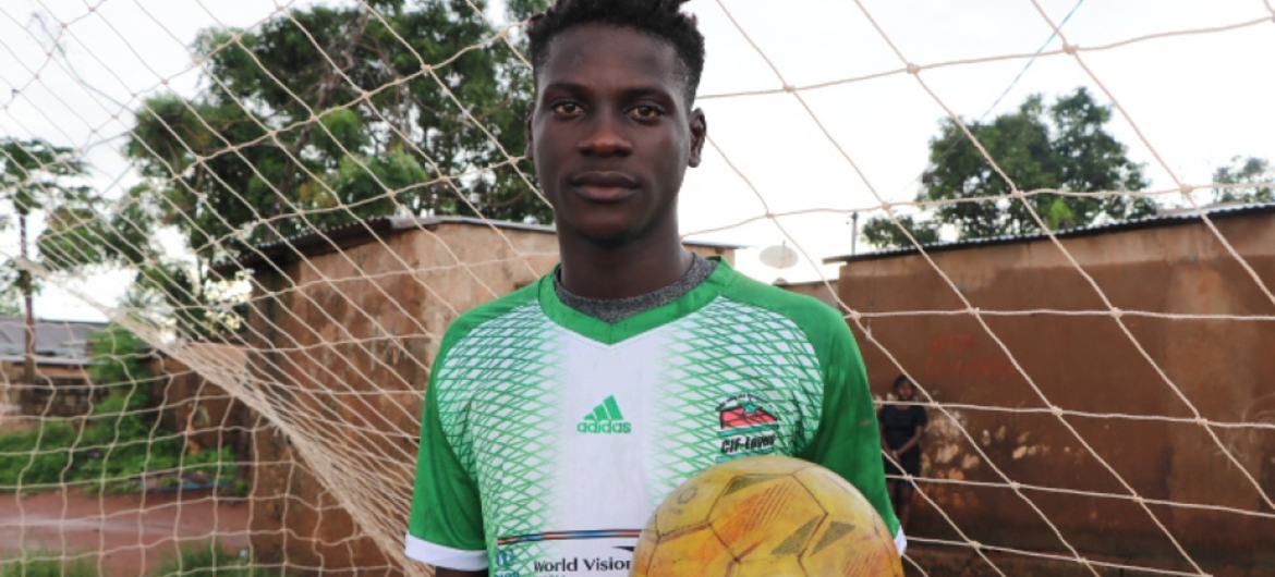 Fernando Matuca é um jogador angolano que se juntou à equipe depois de os ter visto jogar.