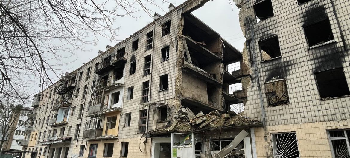在乌克兰基辅州的博罗江卡镇，一座被战火毁坏的建筑。