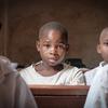 Niñas sentadas en una clase de una escuela de Kivu del Sur, R.D. Congo.