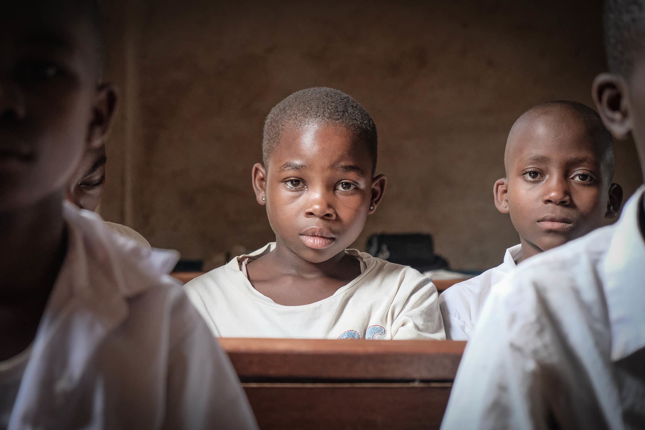 Урок в школе для девочек в Демократической Республике Конго.