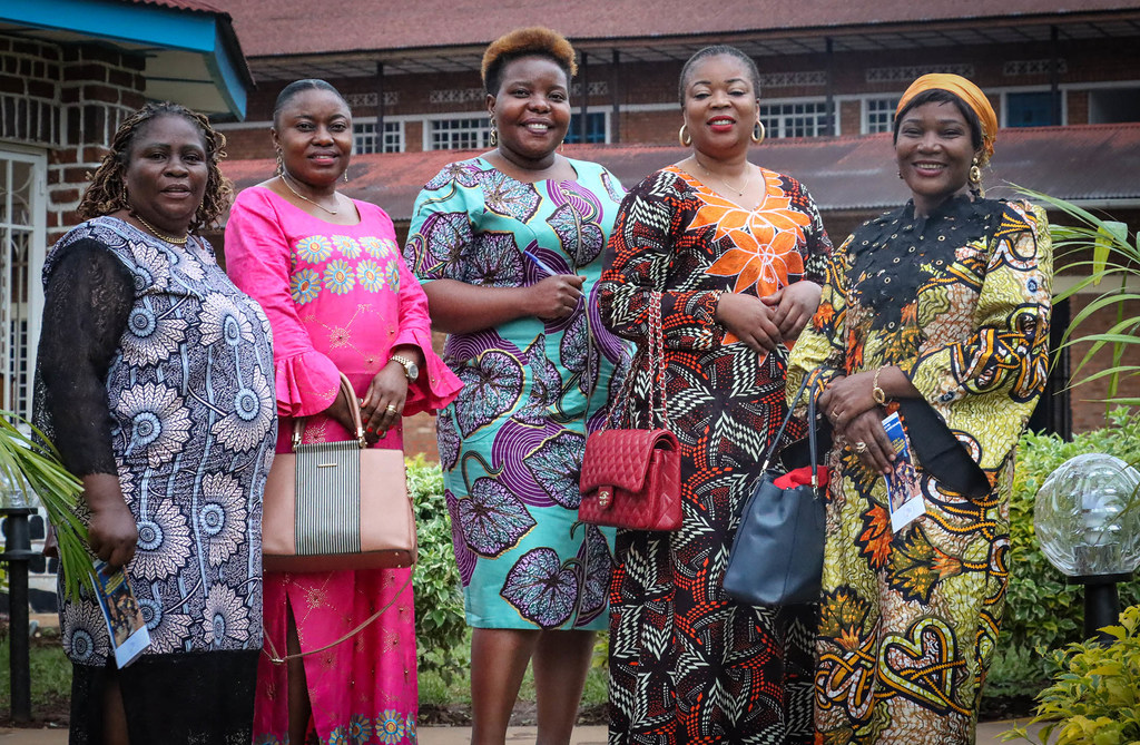 Béatrice, Aimé, Mathilde, Rachel et Christine, toutes membres de l’association ALC à Bukavu, en RDC.