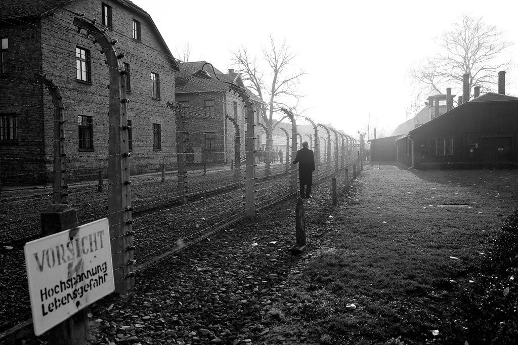 Auschwitz-Birkenau, un camp de concentration nazi en Pologne, où plus d'un million de Juifs et de membres d'autres minorités ont péri pendant la Seconde Guerre mondiale.