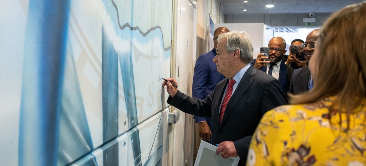 At the Mindelo Ocean Summit, Secretary General António Guterres signs the Ocean Race Wall alongside José Ulisses Correia e Silva, the Prime Minister of Cabo Verde.
