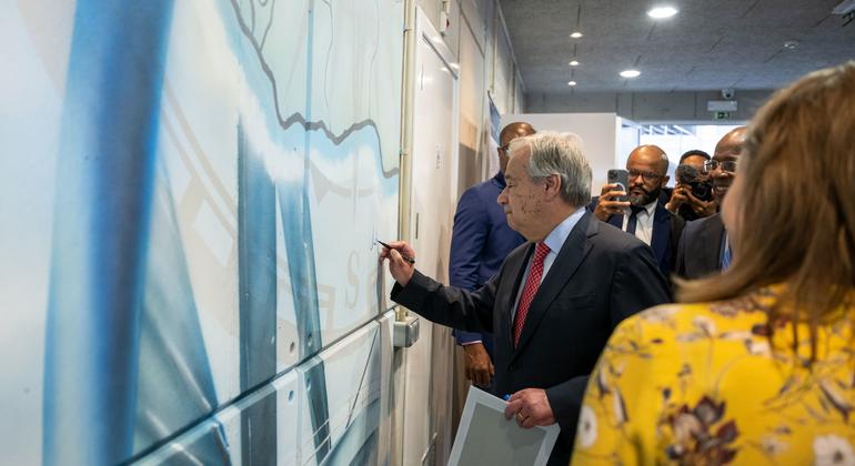 At the Mindelo Ocean Summit, Secretary General António Guterres signs the Ocean Race Wall alongside José Ulisses Correia e Silva, the Prime Minister of Cabo Verde.