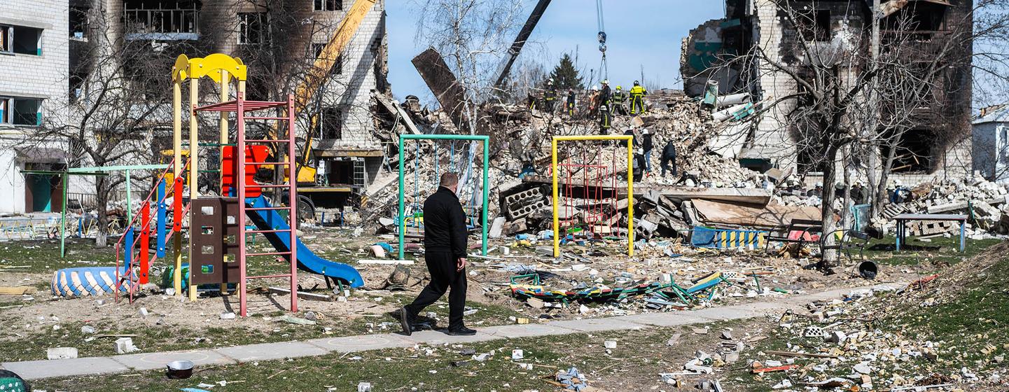 यूक्रेन में युद्ध के दौरान इमारतों के विध्वंस से, एक पर्यावरण संकट भी उत्पन्न हुआ है.