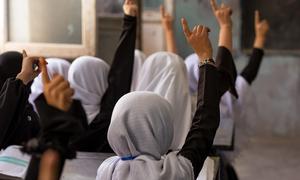 Des filles à l'école à Herat, en Afghanistan.