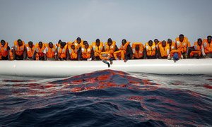 Más de 16.500 migrantes han cruzado el mar Mediterráneo hacia Europa en los primeros cuatro meses de 2021.