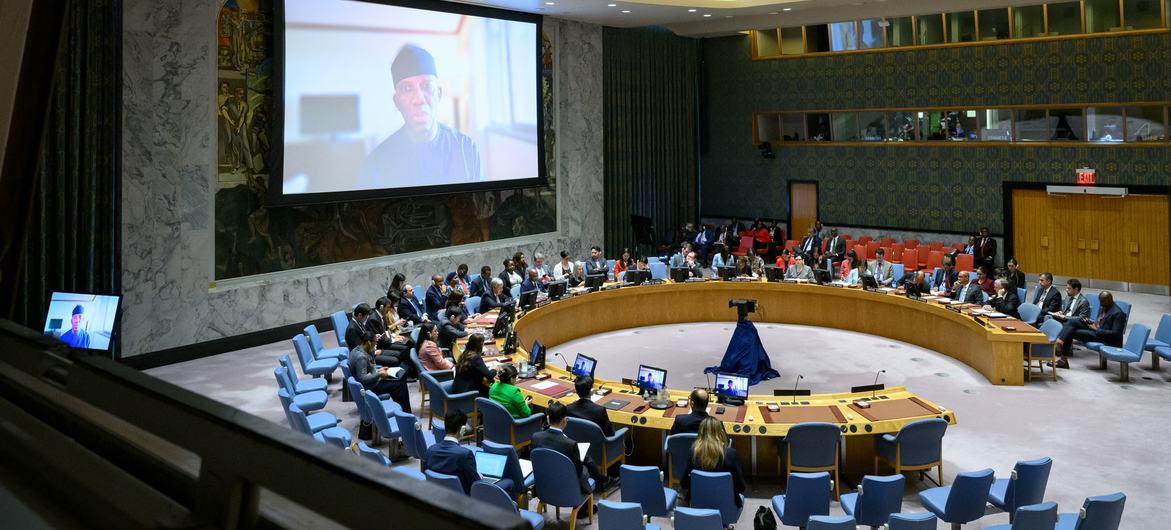 Bankole Adeoye (on screen), AU Commissioner for Political Affairs, Peace and Security, briefs the Security Council meeting on maintenance of international peace and security of African States.