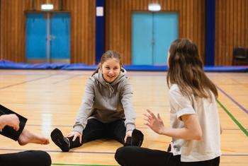 OMS revela disparidades alarmantes na alimentação, exercícios físicos e peso entre adolescentes de diferentes origens socioeconômicas na Europa