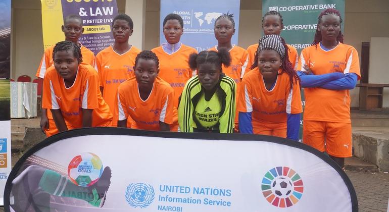 Vijana wachezaji wa soka ambao ni wanachama wa Global Youth Forum, shirika linalounganisha vijana wa Kenya kupitia michezo.