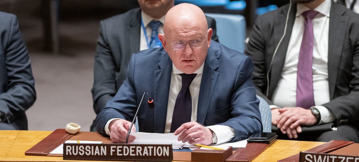 سفير الاتحاد الروسي فاسيلي نيبينزيا يخاطب اجتماع مجلس الأمن بشأن صون السلام والأمن في أوكرانيا.