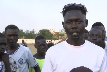 Msanii maarufu wa Sudan Kusini Emmanuel Kembe, ambaye alitumbuiza wakazi Malakal Sudan Kusini kwa nyimbo zenye ujumbe wa amani na mshikamano.