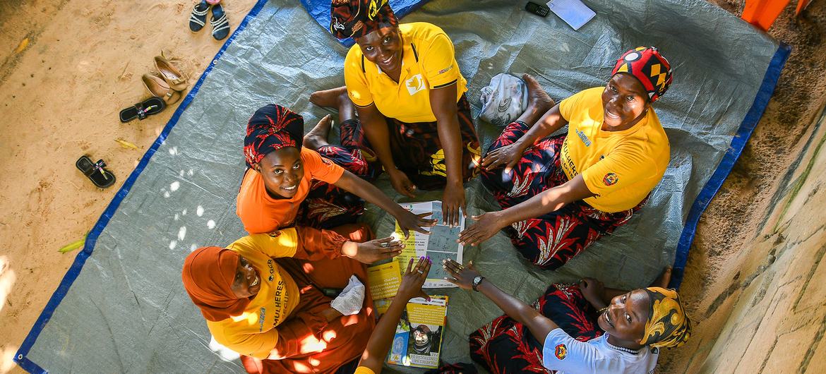 Quibibi Buana, sentinela da Paz, em uma sessão de sensibilização com outros Sentinelas da Paz Quibibi Buana, sentinela da Paz, em uma sessão de sensibilização com outros Sentinelas da Paz