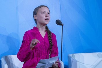 سوئیڈن سے تعلق رکھنے والی گریٹا تھنبرگ 2019 میں موسمیات پر اقوام متحدہ کی کانفرنس سے خطاب کر رہی ہیں۔