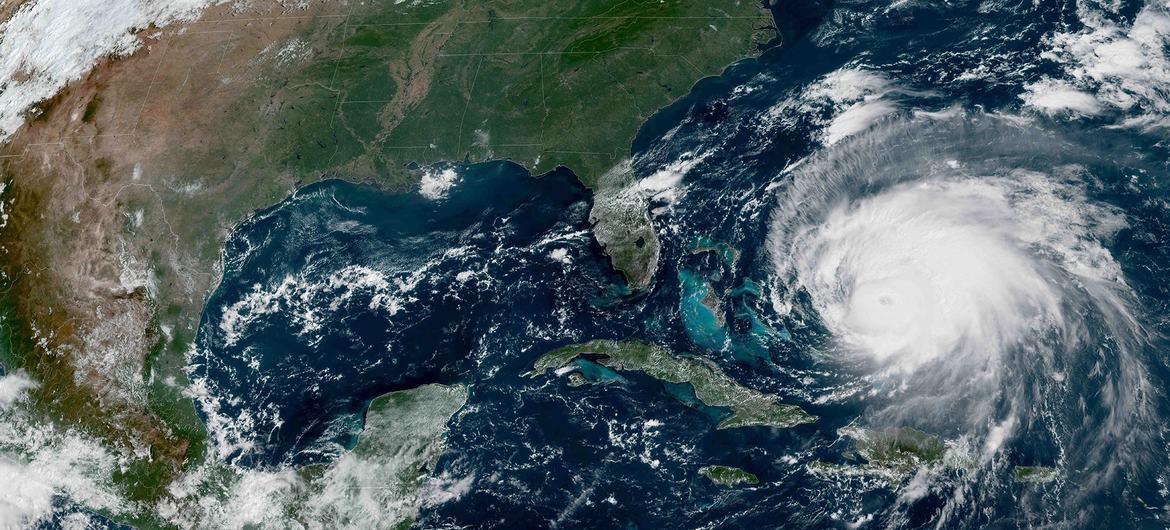 Fiona, por exemplo, arrasou áreas do Caribe ao Canadá. Em 18 de setembro, o furacão chegou a Porto Rico com chuvas torrenciais e queda de energia elétrica além de gerar destruição e feridos.
