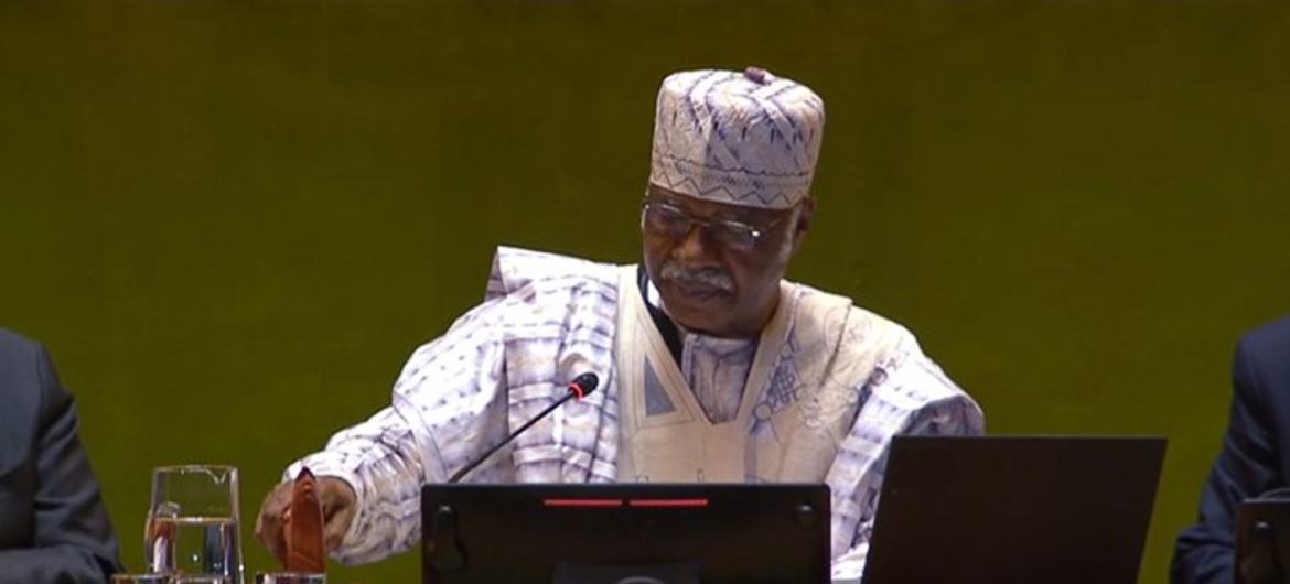 اقوام متحدہ کی جنرل اسمبلی کے موجودہ صدر فائلیمن یانگ ’کانفرنس برائے مستقبل‘ کے اختتام کا رسمی اعلان کر رہے ہیں۔