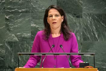 联大主席贝尔伯克在联合国大会第八十届会议一般性辩论开幕式上致辞。