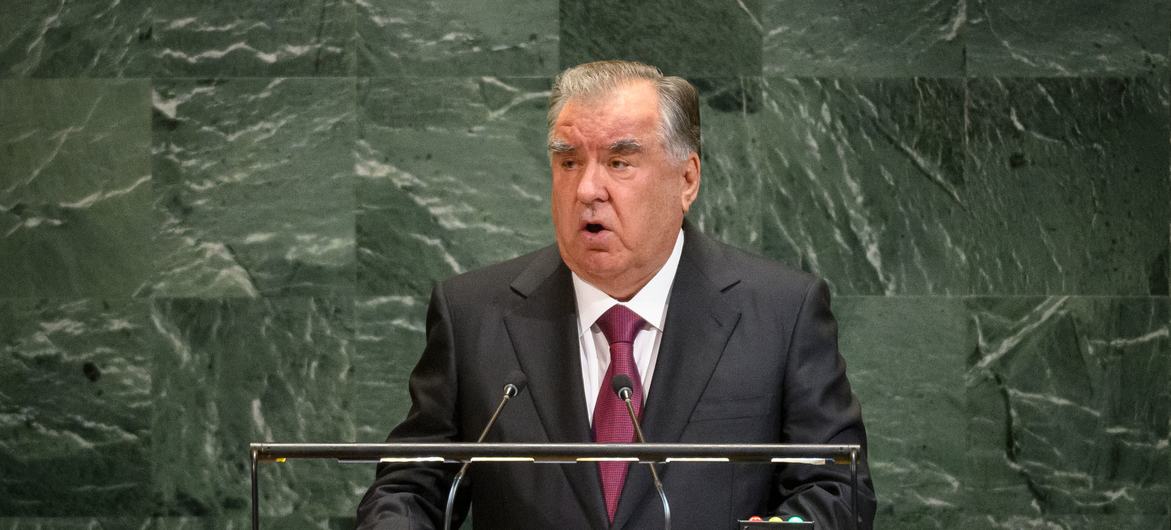 Президент Таджикистана Эмомали Рахмон выступил с трибуны Генассамблеи ООН. 