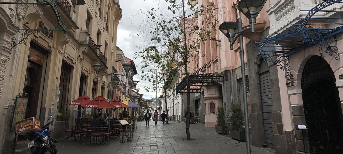 Uma rua em Quito, capital do Equador Uma rua em Quito, capital do Equador