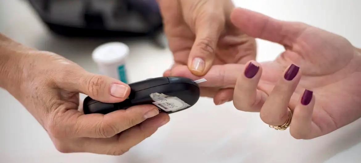 Diabetes e outras doenças crônicas podem ser causadas pelo consumo de bebidas açucaradas Diabetes e outras doenças crônicas podem ser causadas pelo consumo de bebidas açucaradas