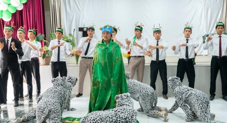 Спектакль о снежном барсе.