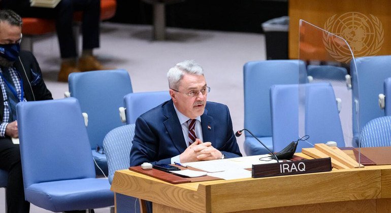 من الأرشيف: السفير محمد حسين بحر العلوم، المندوب الدائم للعراق لدى الأمم المتحدة، يلقي كلمة أمام جلسة مجلس الأمن بشأن الوضع في العراق.