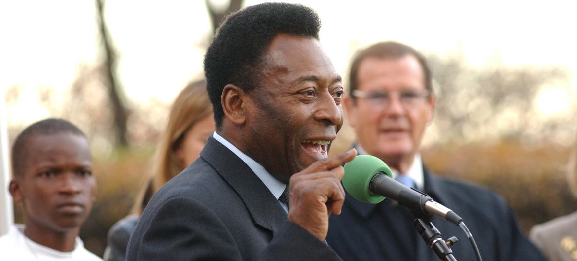 La leyenda del fútbol brasileño Pelé toma la palabra en la presentación de la Alianza en favor de la Infancia FIFA-UNICEF, en la sede de la ONU. (Foto de archivo))