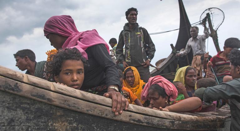 روہنگیا مہاجرین خلیج بنگال کے راستے بنگلہ دیش کے علاقے کاکس بازار پہنچ رہے ہیں۔