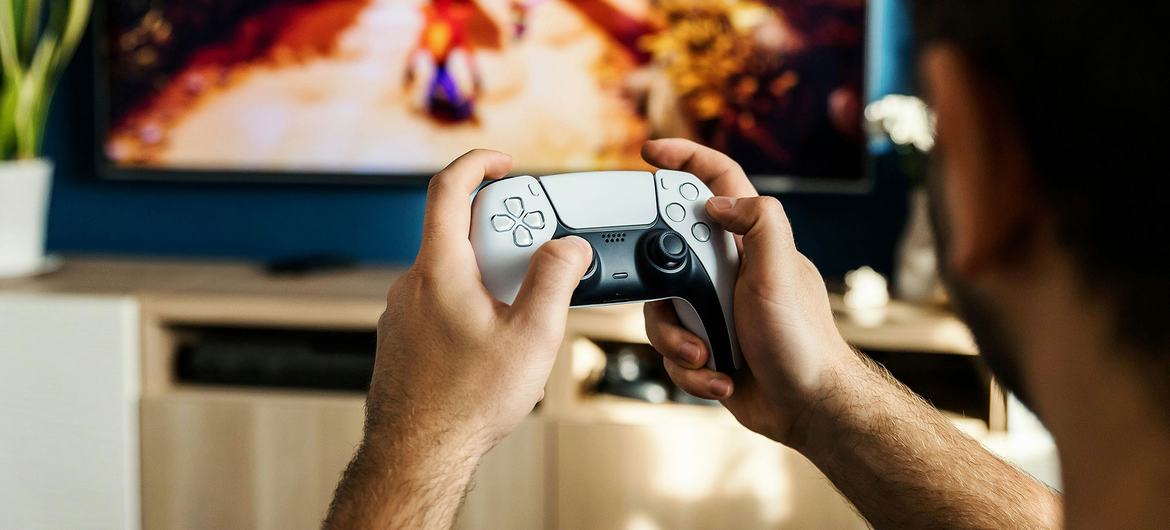 Игровая индустрия по своей совокупной денежной стоимости превзошла Голливуд. 